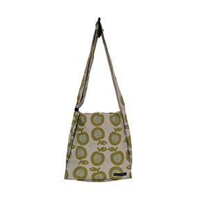 Släinte Shoulder Bag Apples Hearts Graphics Casual Chic Tote Ivory cream Green